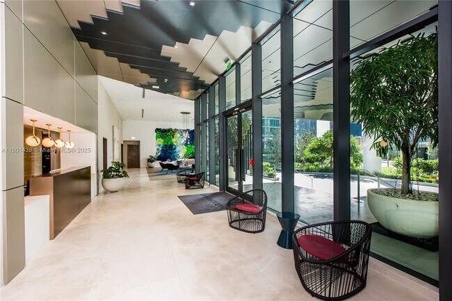 Building Photo - 650 NE 32nd St