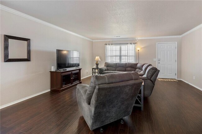 Building Photo - 5005 W Bay Ct