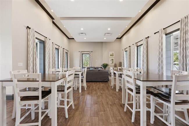 Building Photo - 32992 Major Oak Dr