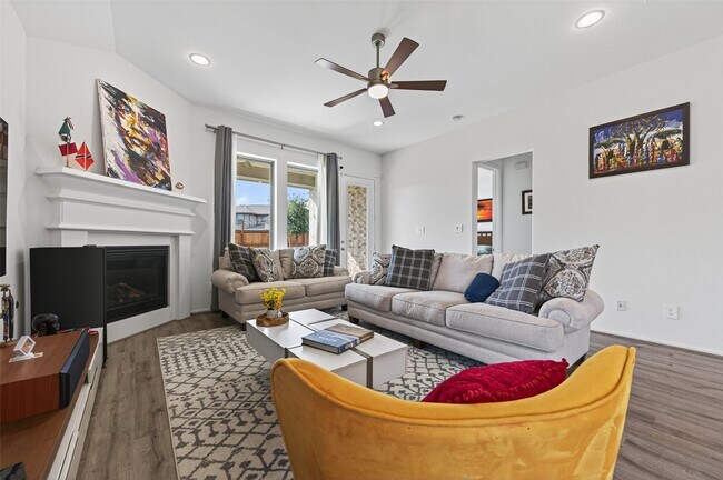 Building Photo - 2703 Tanager Trace