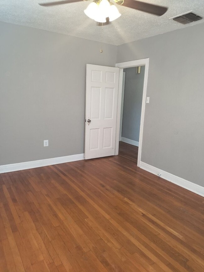 Building Photo - Spacious, Remodeled 3 bed 2 bath Santa Rita Home!