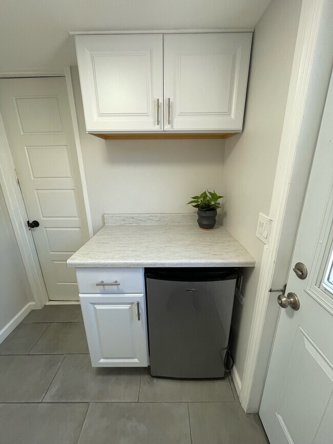 Building Photo - 1110 W 164th St