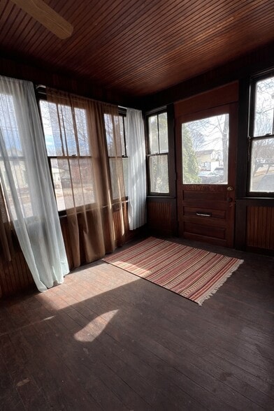 Building Photo - 1410 10th St S