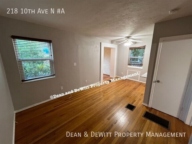 Building Photo - 218 10th Ave N