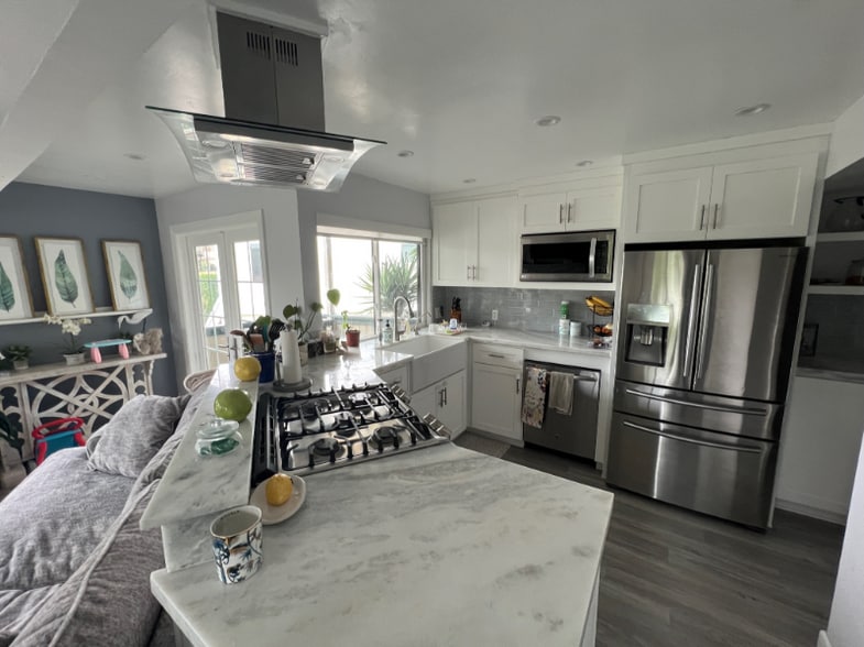 Primary Photo - 4763 Lamont St