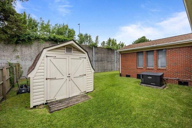 Building Photo - Spacious Virginia Beach Home for Rent – 3 ...