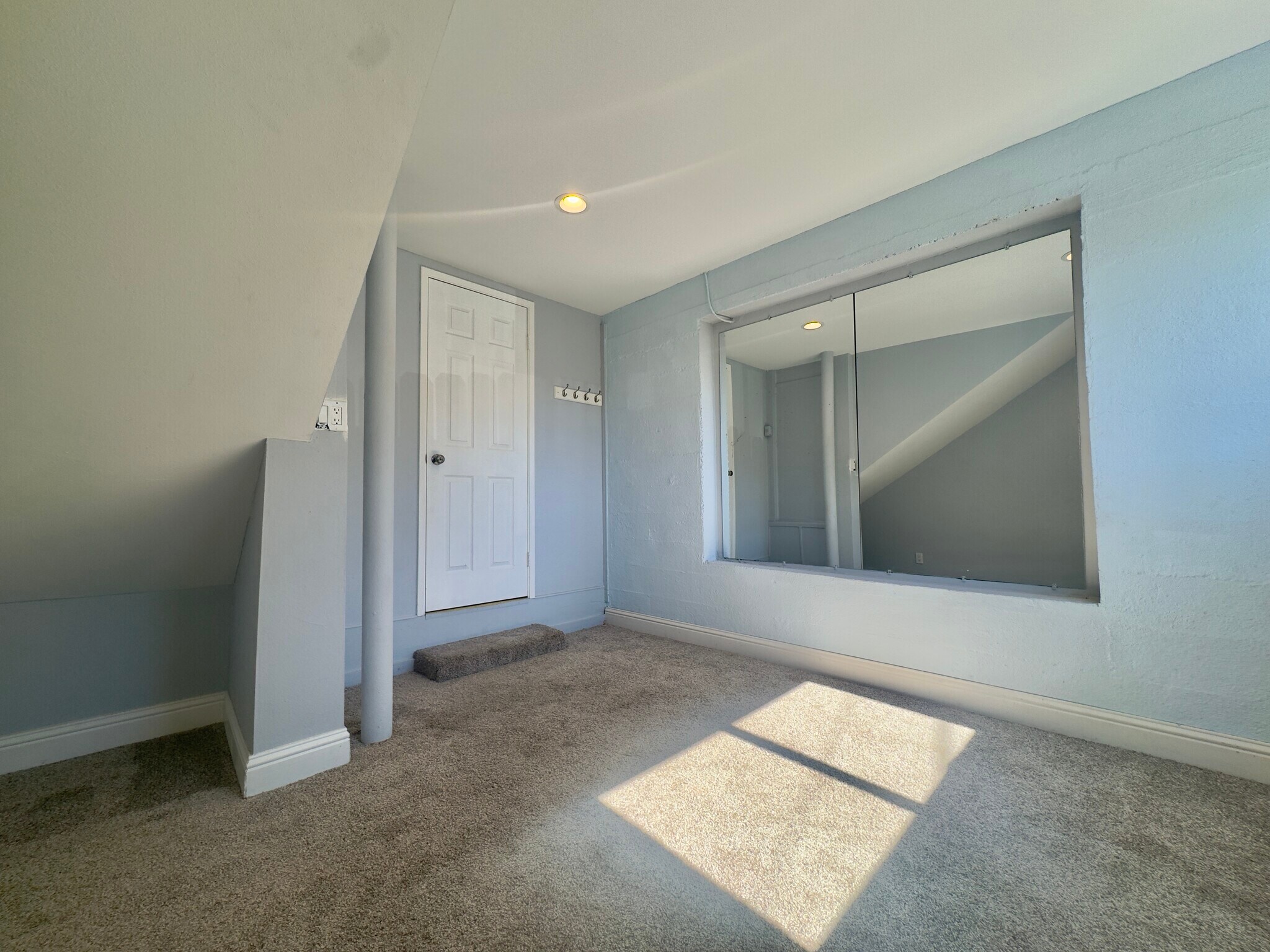 Building Photo - 8109 Ney Ave