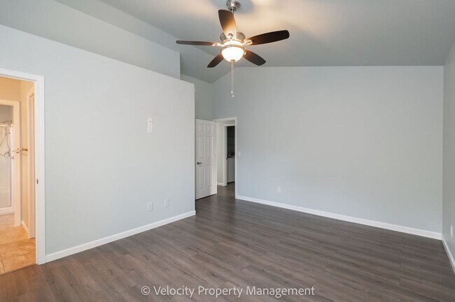 Building Photo - Light & Bright Single Level Home!