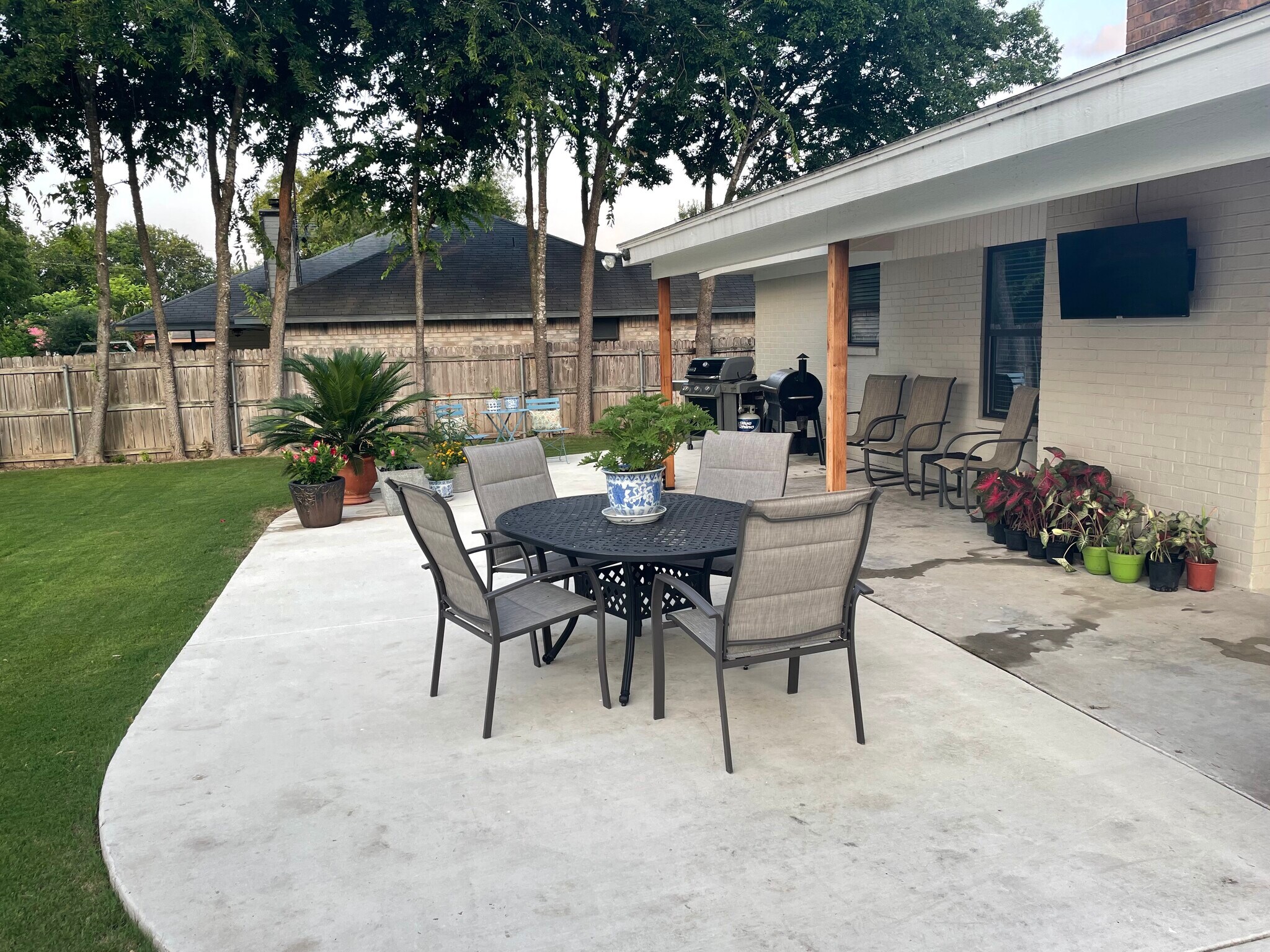 Building Photo - 323 Cardinal Dr