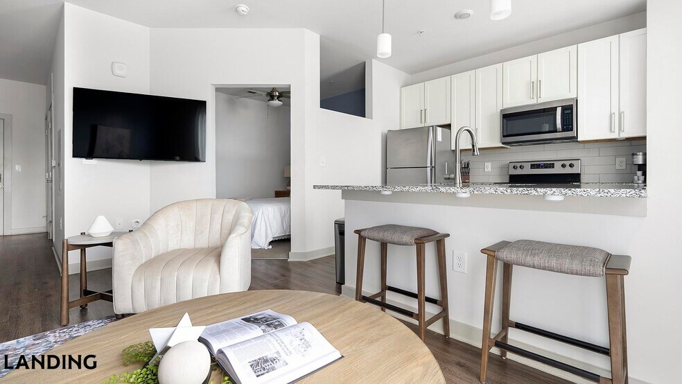 Building Photo - 340 W 25th St