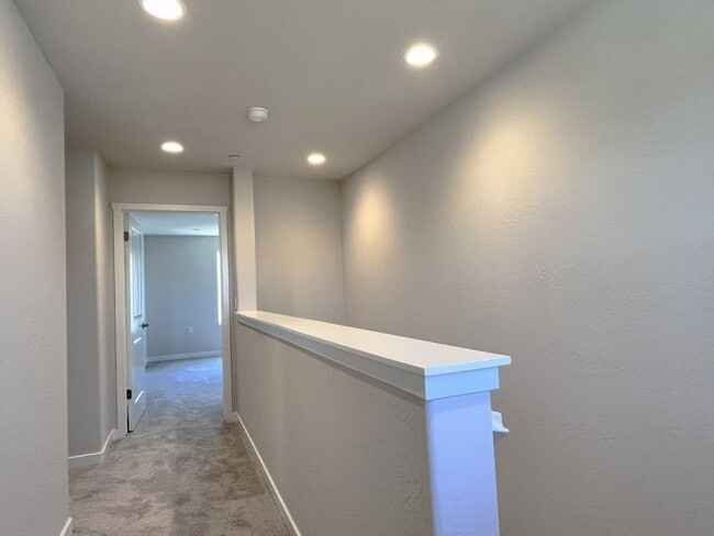 Building Photo - 2909 E Veleta Dr