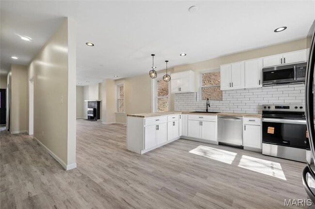 Building Photo - 816 McLaran Ave