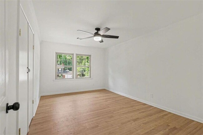 Building Photo - 3582 Cloudland Dr