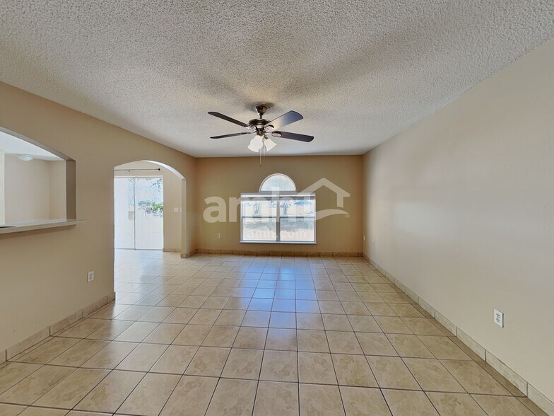 Building Photo - 1019 Brenton Leaf Dr