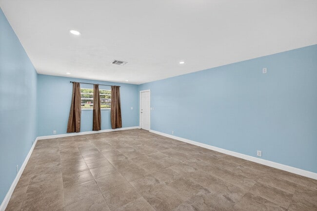 Building Photo - 9484 Sun Ct