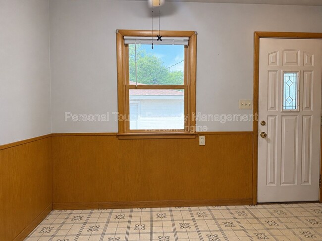 Building Photo - 2311 7th St S