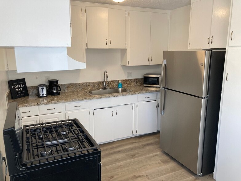 Kitchen with stainless steel fridge - 4411 Kendall St