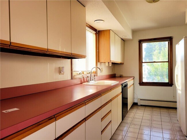 Building Photo - 53 Christian St