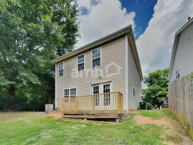 Building Photo - 100 Trayesan Dr