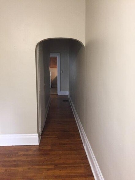 Building Photo - 256 W Sugartree St