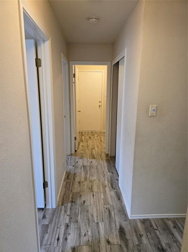 Building Photo - 2011 Garrison Dr