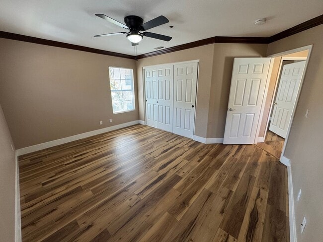 Building Photo - Gorgeous for 4 Bedroom and gated community