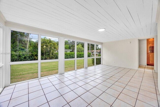 Building Photo - 1340 Sopera Ave