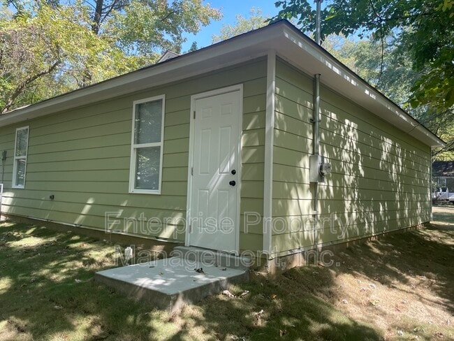 Building Photo - 3187 E Shirley Cir