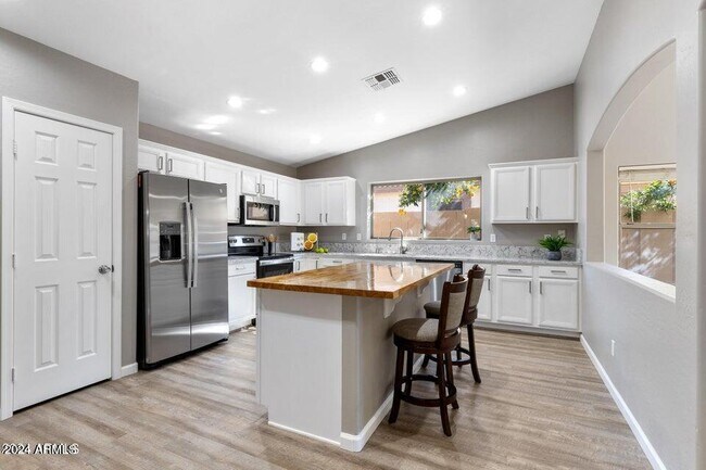 Building Photo - 21303 E Vía Del Palo