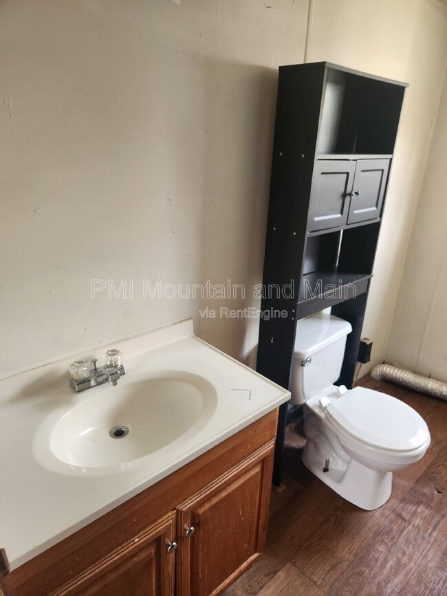 Building Photo - 9 Grateful Way