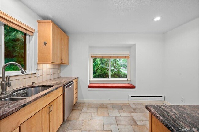 Building Photo - 605 A Heritage Hls