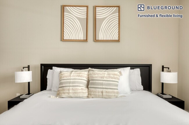 Building Photo - 200 S Los Angeles St