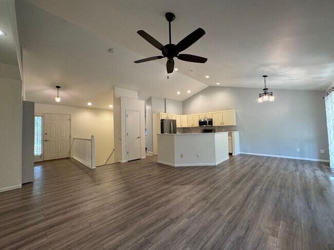 Building Photo - Beautiful Home in W Fort Collins