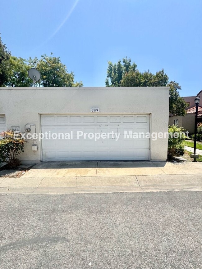 Building Photo - Ready to move in 2 bed 1 bath unit