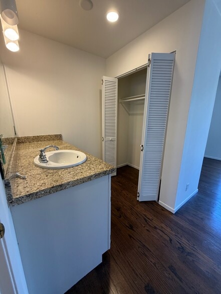 Sink & granite counter top in main bedroom upstairs opposite closet - 10330 Riverside Dr