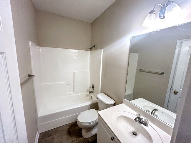 Building Photo - 125 Oxmoor Dr
