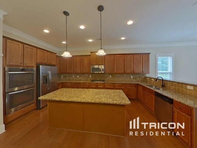 Building Photo - 105 Jaclaire Ln
