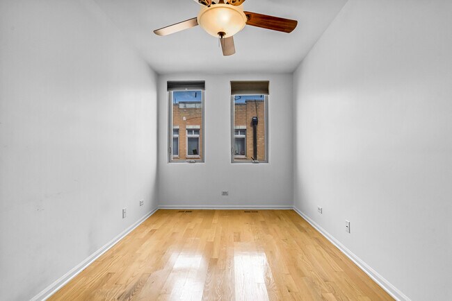 Building Photo - 3262 W Armitage Ave