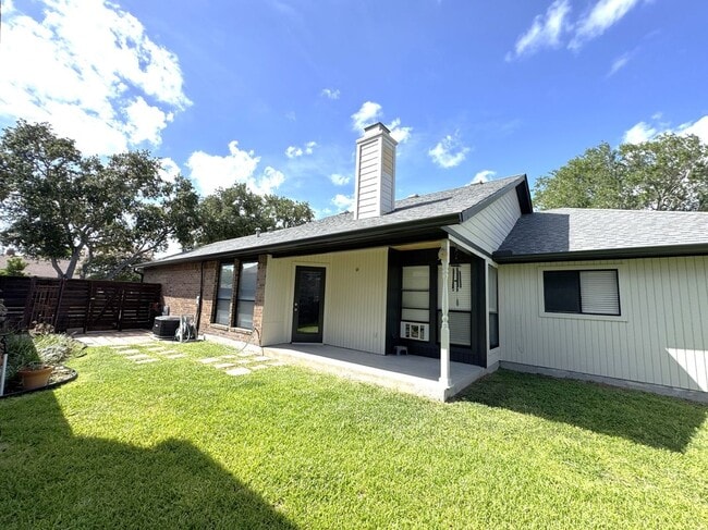Building Photo - 6929 Monarch St