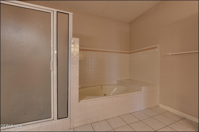 Building Photo - 6123 La Posta Dr