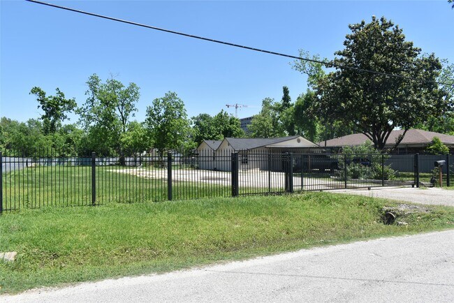 Building Photo - 5922 Lavender St