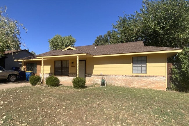 Building Photo - 2204 Post Oak Dr