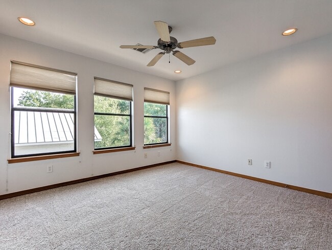 Building Photo - 444 Oxford St