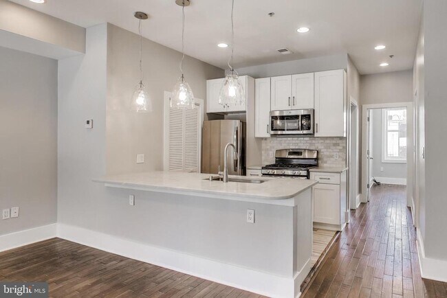 Building Photo - 1220 19th St NE