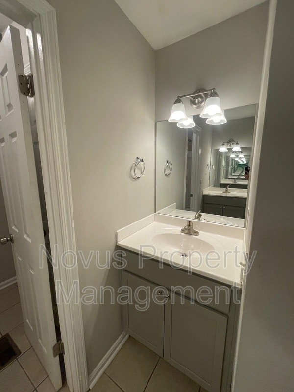 Building Photo - 761 South St