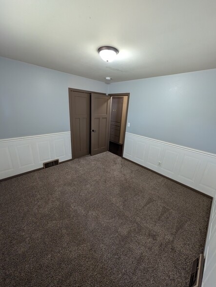 Building Photo - 4005 S Glenview Rd