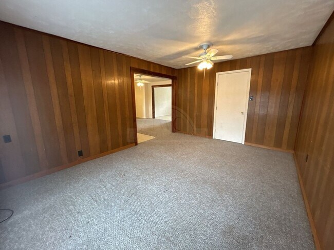 Building Photo - 2134 Circle Dr