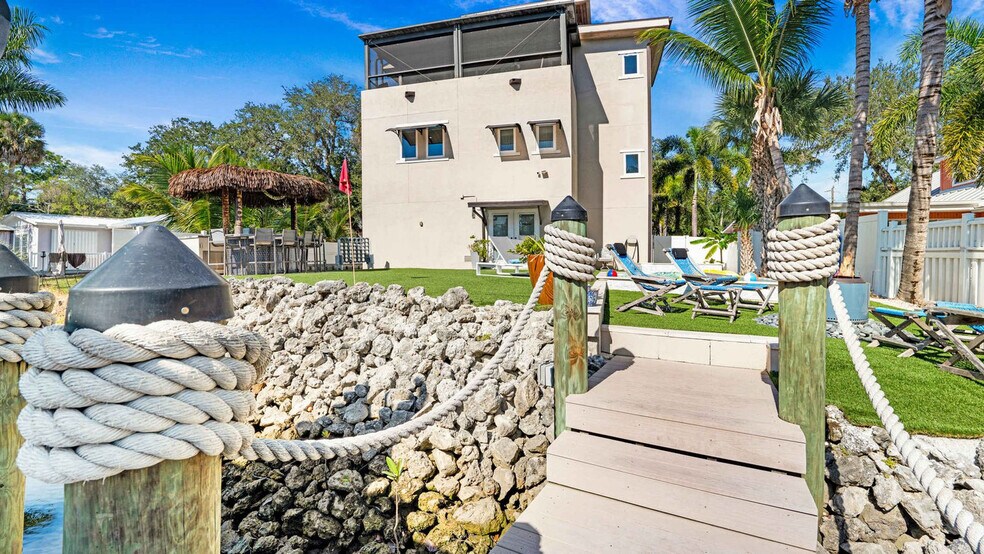 Building Photo - 27281 S Riverside Dr
