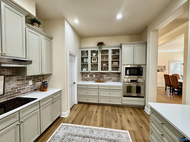 Building Photo - 1024 Split Rock Cove