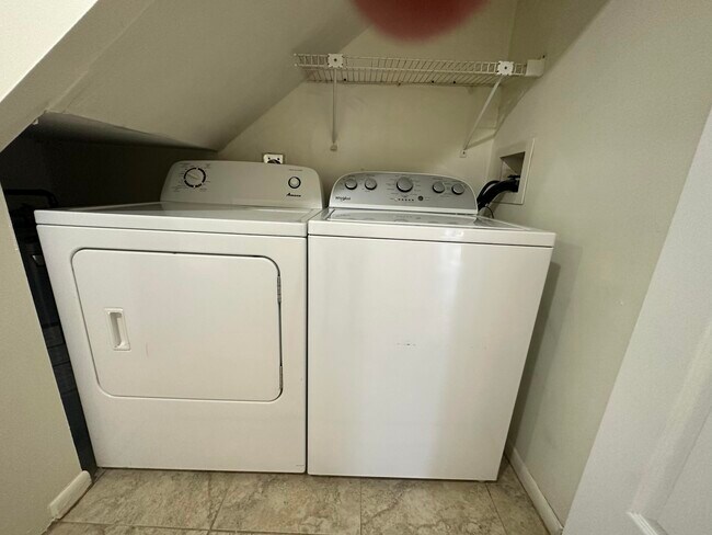 Building Photo - 8345 Trent Ct